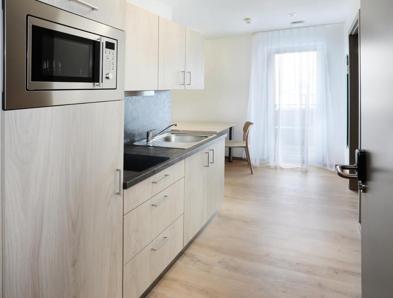 Apartment Hotel 37 Алтдорф Екстериор снимка