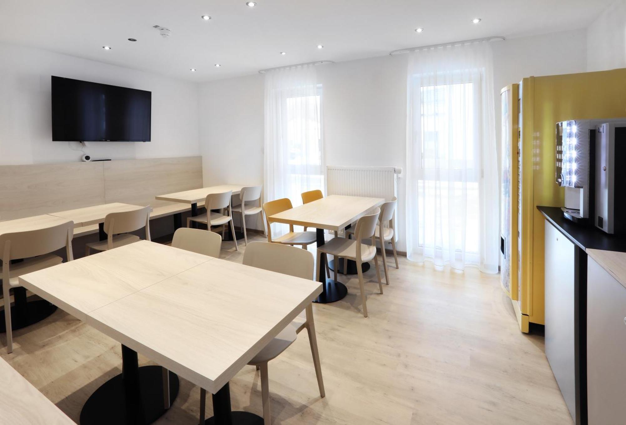 Apartment Hotel 37 Алтдорф Екстериор снимка